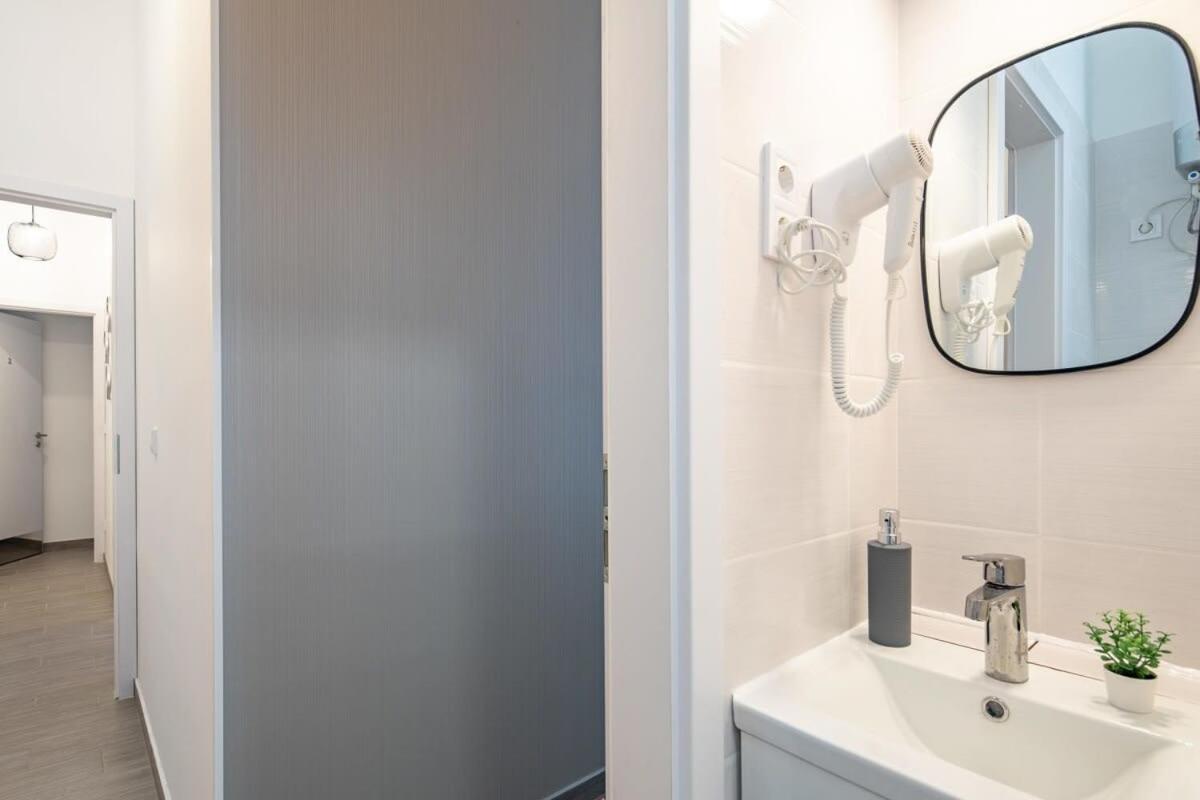 Extra Central - Mini Modern Studio Budapest Extérieur photo
